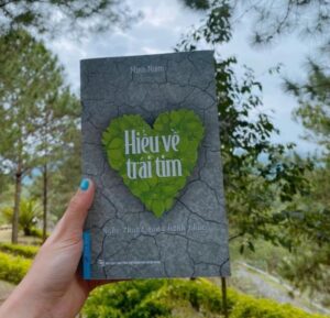 Sách hay về cuộc sống: Hiểu Về Trái Tim – Thiền sư Thích Minh Niệm